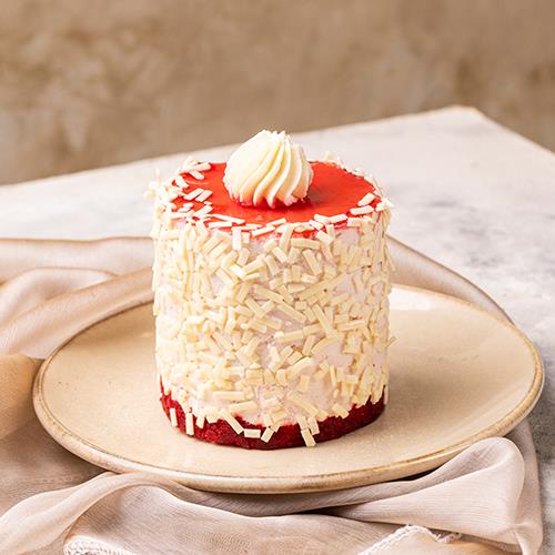 White chocolate and raspberry cake