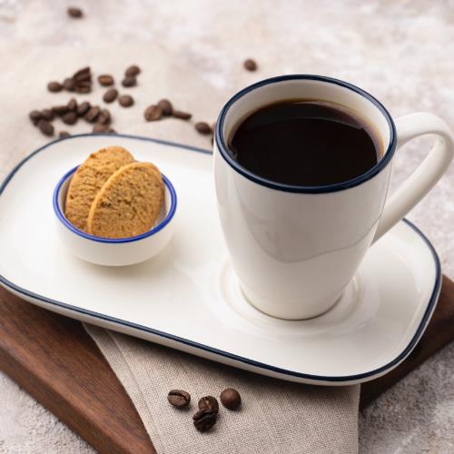 Filter coffee with cake or cookie
