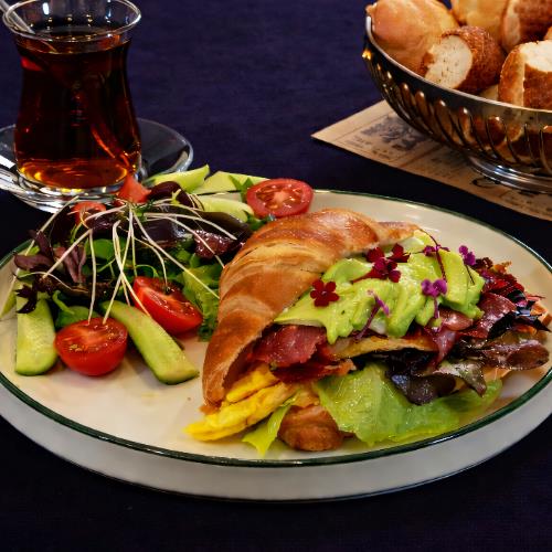 Avocado Bacon OMLETLİ Croissant