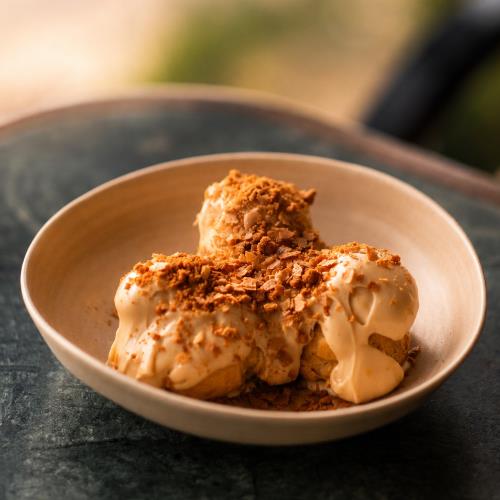 Lotus Profiteroles