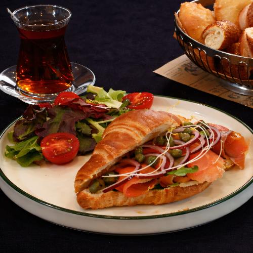Smoked salmon croissant
