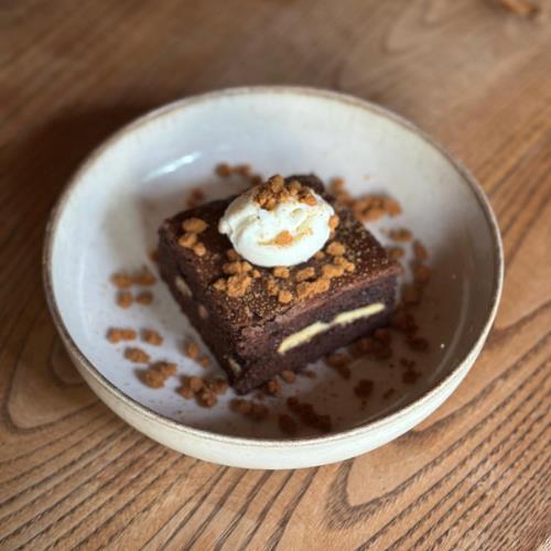 BEYAZ With chocolate Brownie