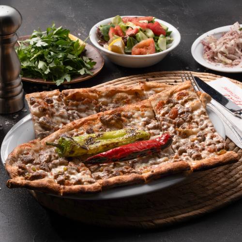 Diced meat and Kaşar cheese pide
