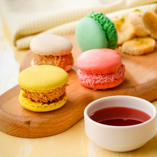 Ice cream macaron sandwiches