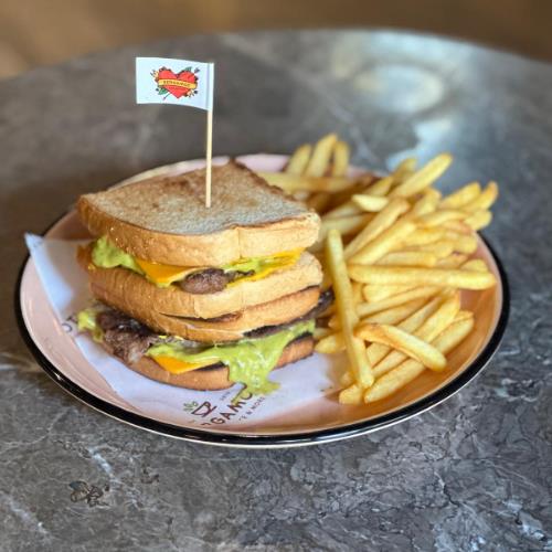 ÇEDARLI Grilled Tenderloin Sandwich