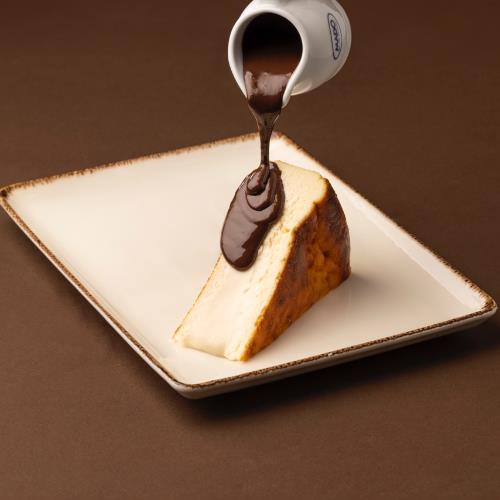 San Sebastian cheesecake with chocolate sauce