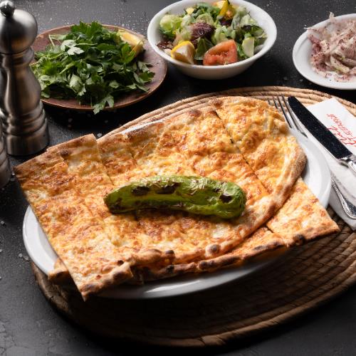 Kaşarlı pide (cheese pide)