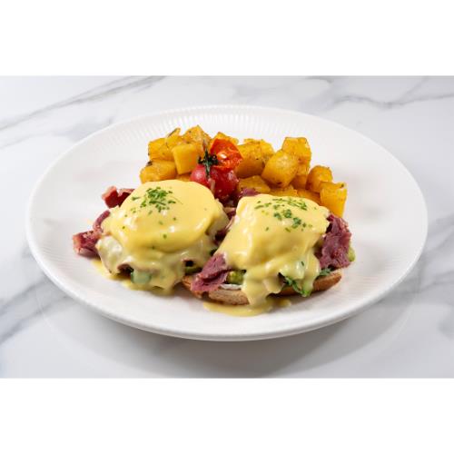 Eggs Benedict (Beef Bacon)