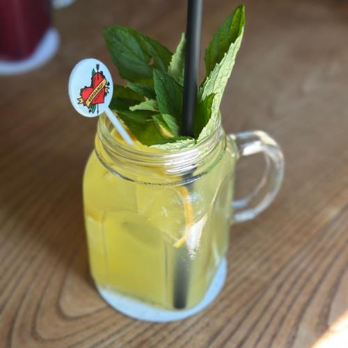 Strawberry lemonade