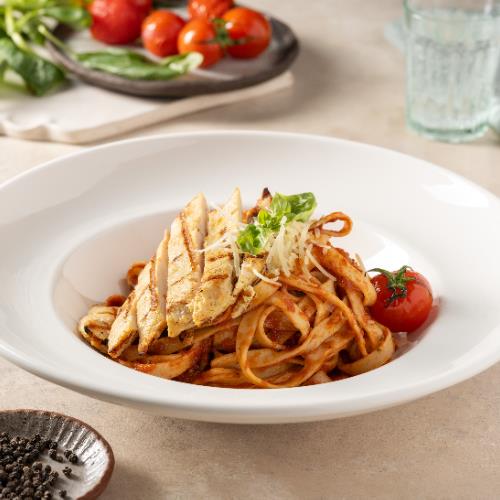 Tomato Sauce Chicken Fettuccine