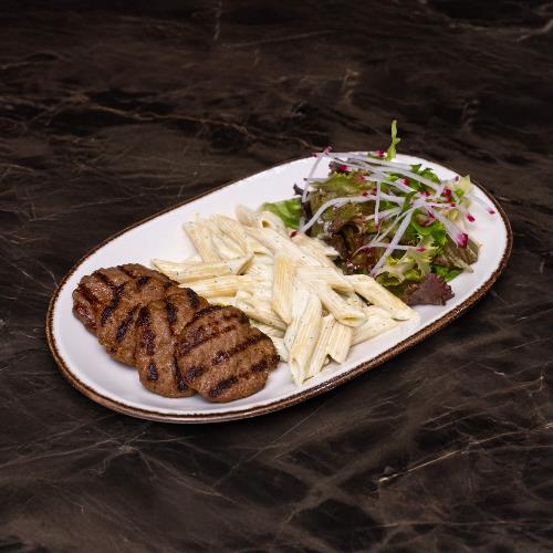 Grilled Köfte, Creamy Pasta and Seasonal Greens (160 g)