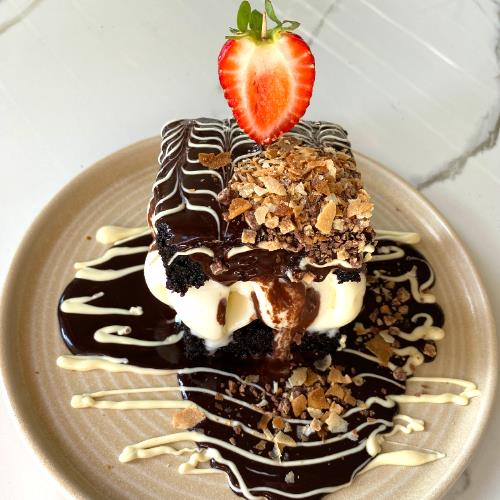 Ice Cream-Topped Moist Cake