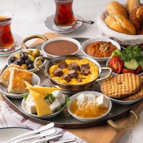 Kavurma Breakfast Tray
