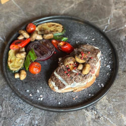 Mushroom STEAK Sandwich