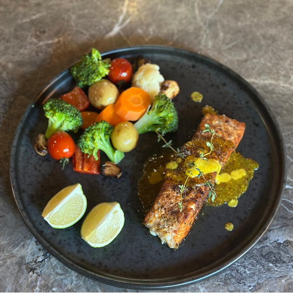 GRILLED SALMON WITH HONEY MUSTARD SAUCE
