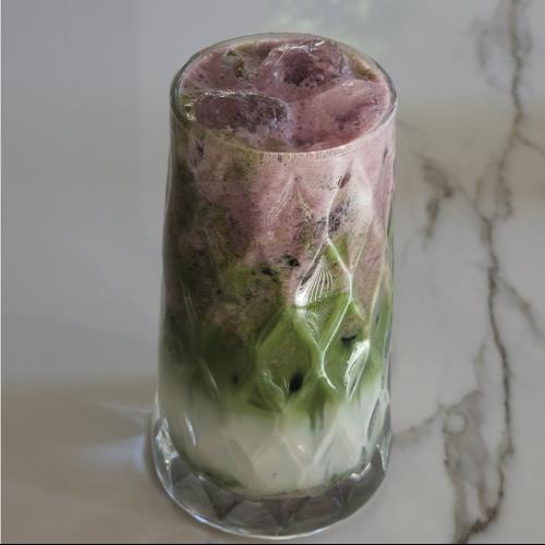 Ice Berries Matcha Latte
