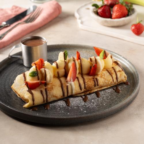 Chocolate sauce fruit crepe