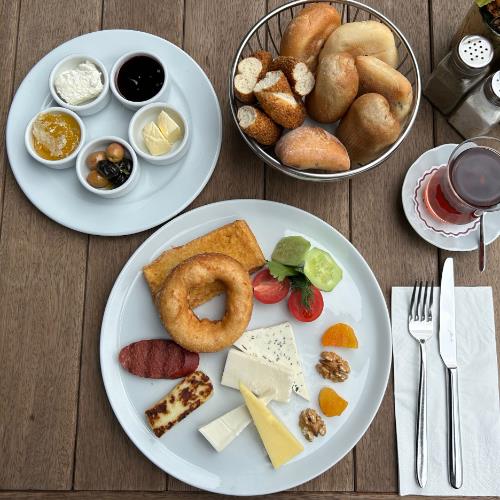 Terrace Breakfast Plate