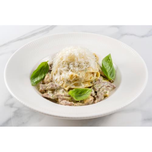 Creamy Fettuccine with Sliced Beef Tenderloin (120 g)