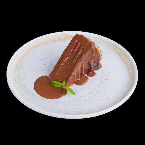 San Sebastián cheesecake with chocolate sauce