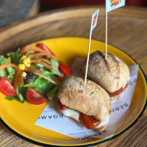 Grilled DOM.MOZ.PESTO PANINI