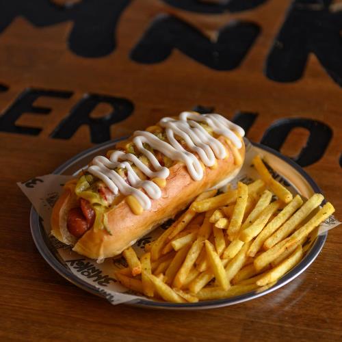 Garlic sauce hot dog