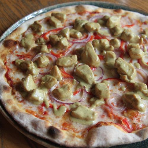 Chicken pizza with curry sauce