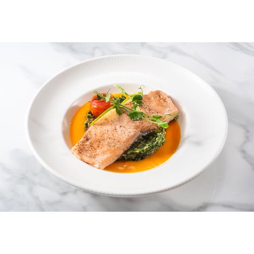 Steamed Salmon on a Bed of Spinach (200 - 220 g)