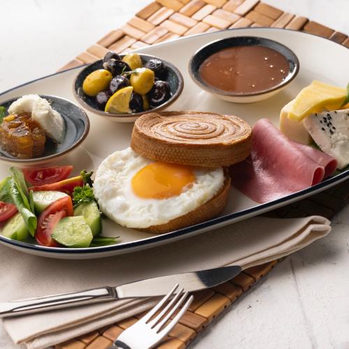 New York Croissant Breakfast