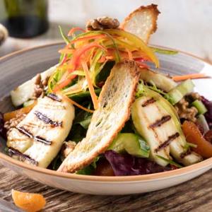 Halloumi salad